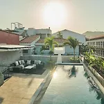 Amazinn Places Rooftop And Design Pool II