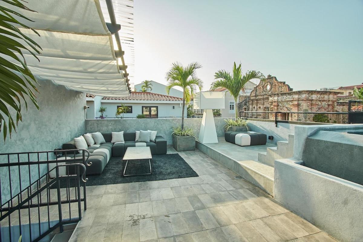 Amazinn Places Rooftop And Design Pool Ii